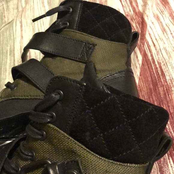 samantha belted hiker